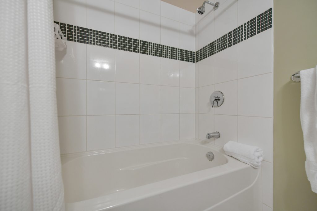 Cathedral View Suite-Bath 3