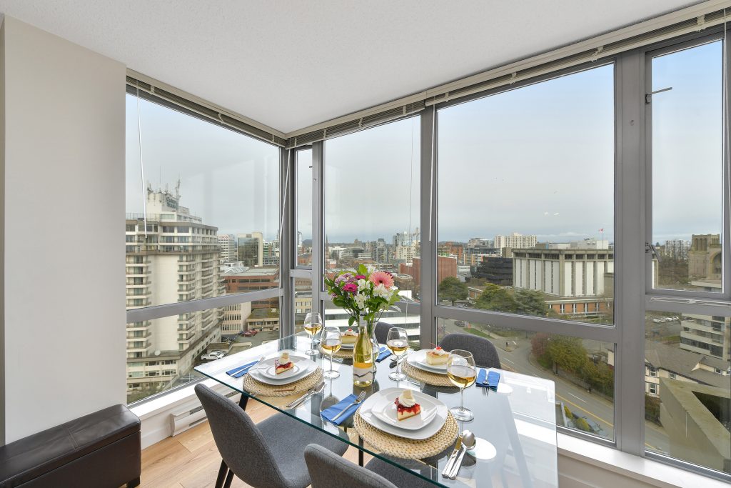 Cathedral View Suite-Dining 2