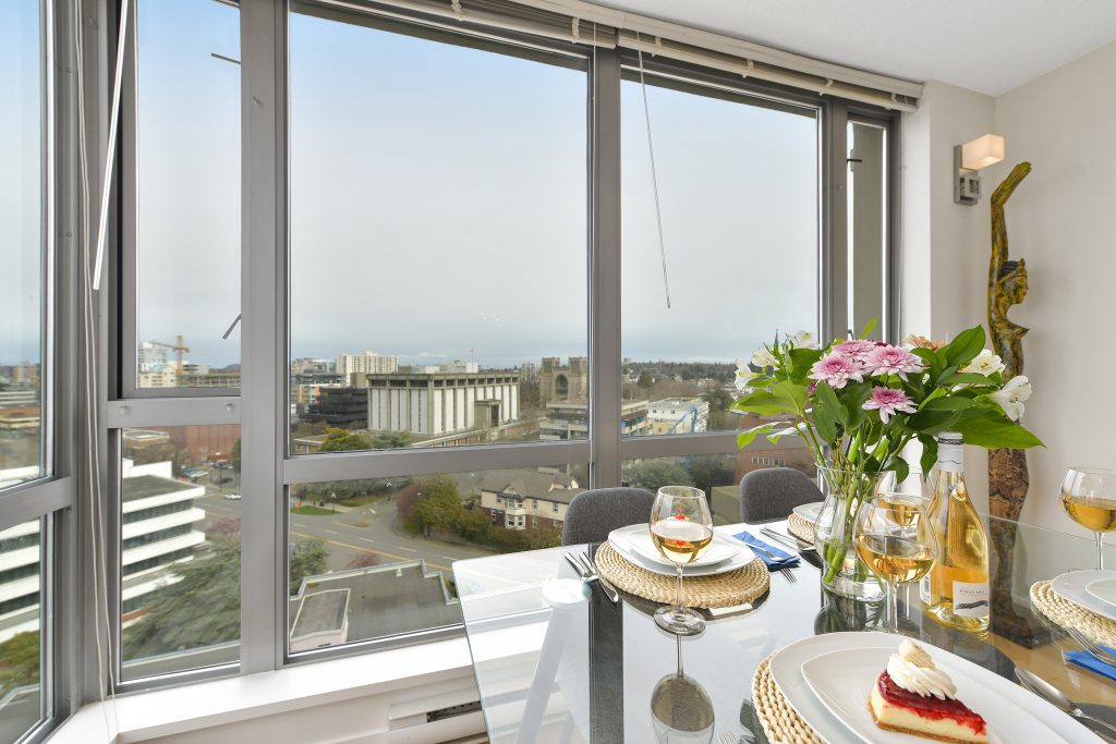 Cathedral View Suite-Dining 3