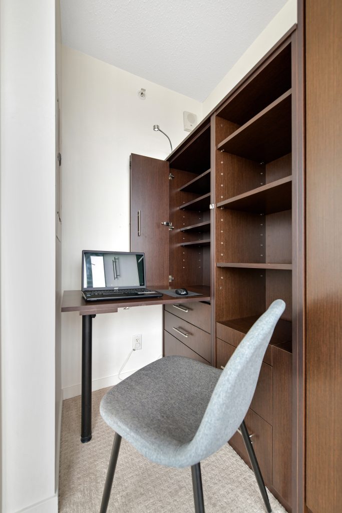 Cathedral View Suite-Office