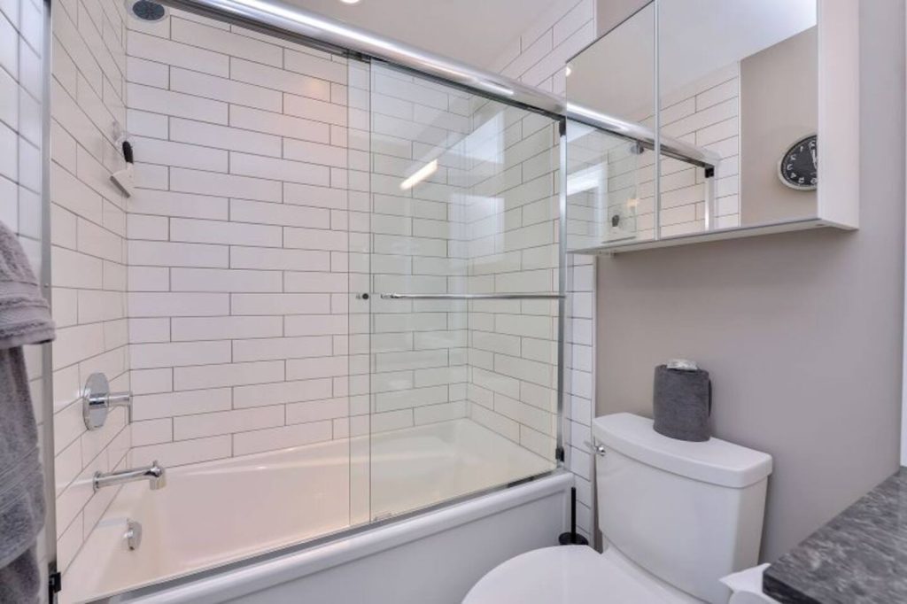 Master Ensuite with Tub / Shower Combination, starter supplies included in rate.