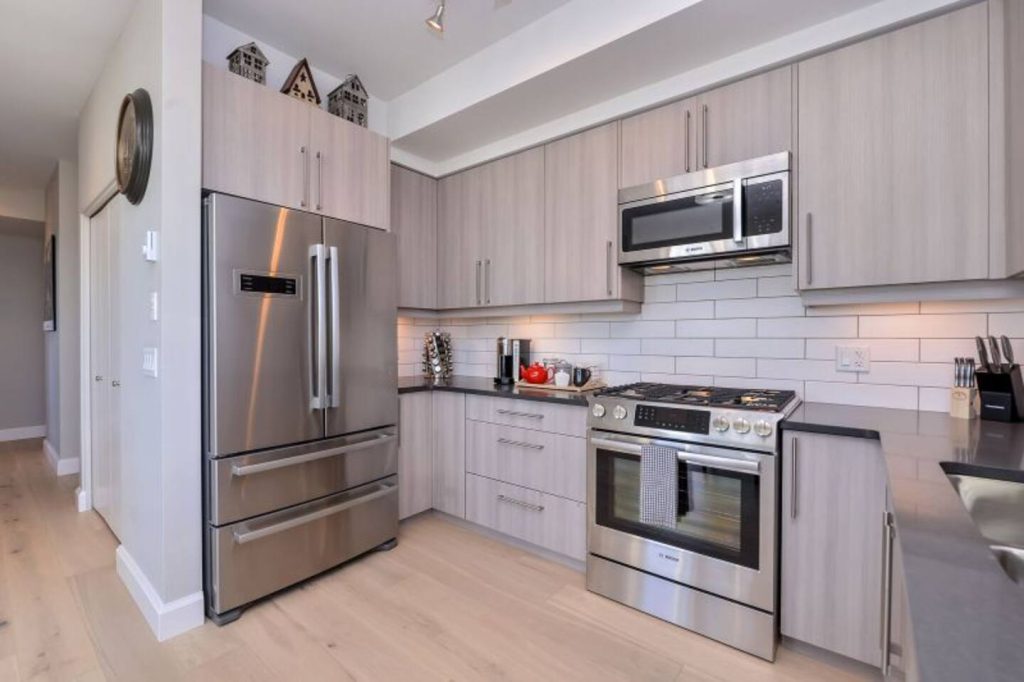 Prepare gourmet meals in your brand new kitchen, small appliances included!