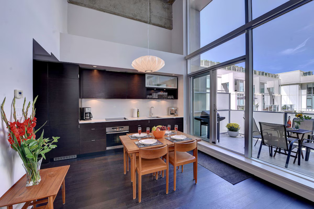 Dining for 6 as Table Extends in your fully equipped kitchen with integrated appliances and Brand New Cook Top!