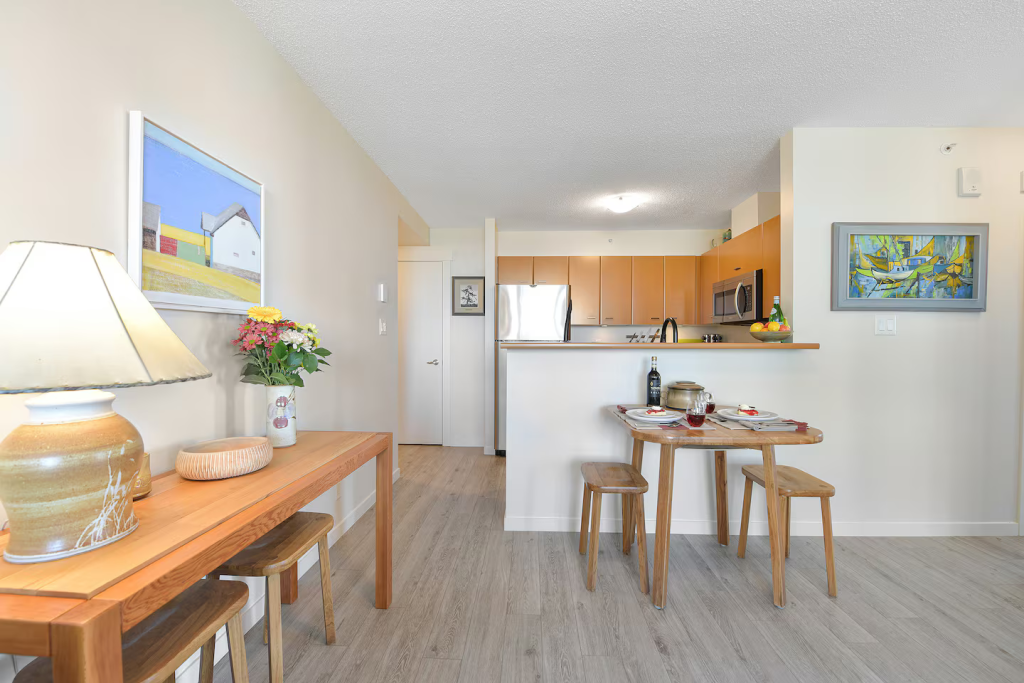 West coast contemporary design, seating for 4 in living room and dining