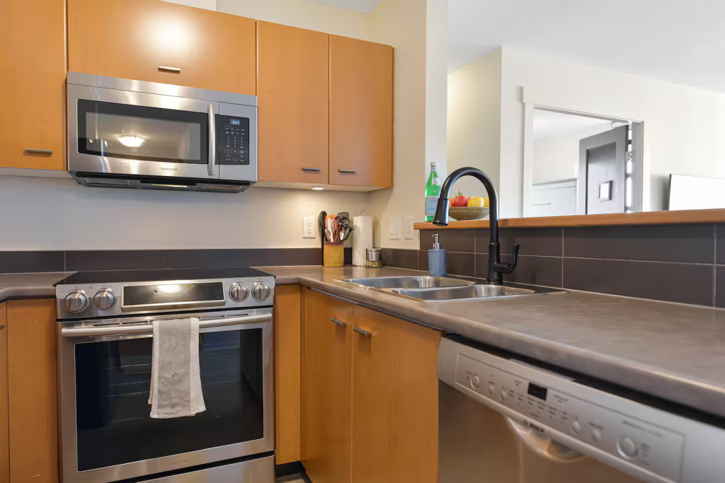 Fully Equipped Kitchen, Includes Nespresso, French Press, Kettle, Slow Cooker...