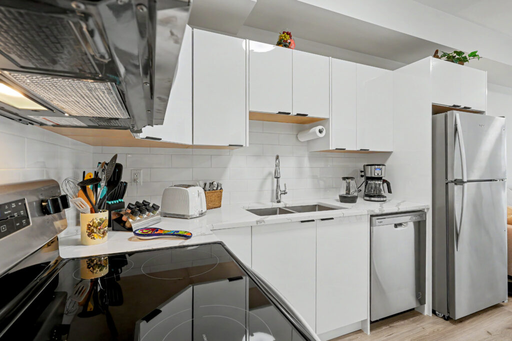 014-1536_marble_place_014