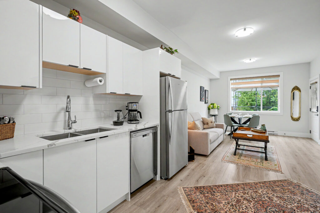 015-1536_marble_place_015