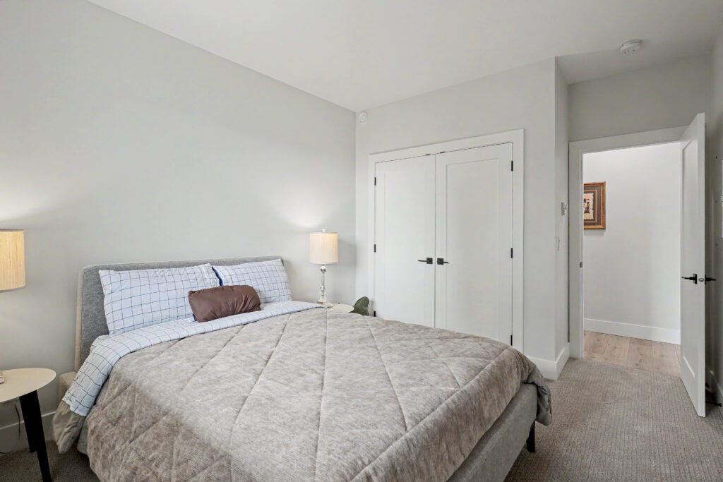 019-1536_marble_place_019