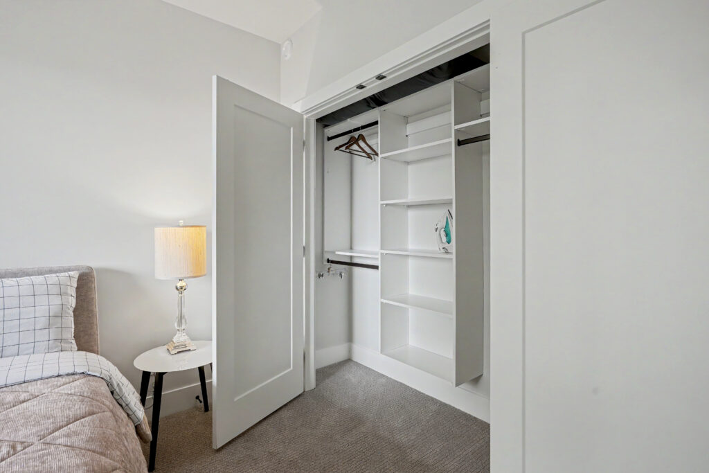 020-1536_marble_place_020